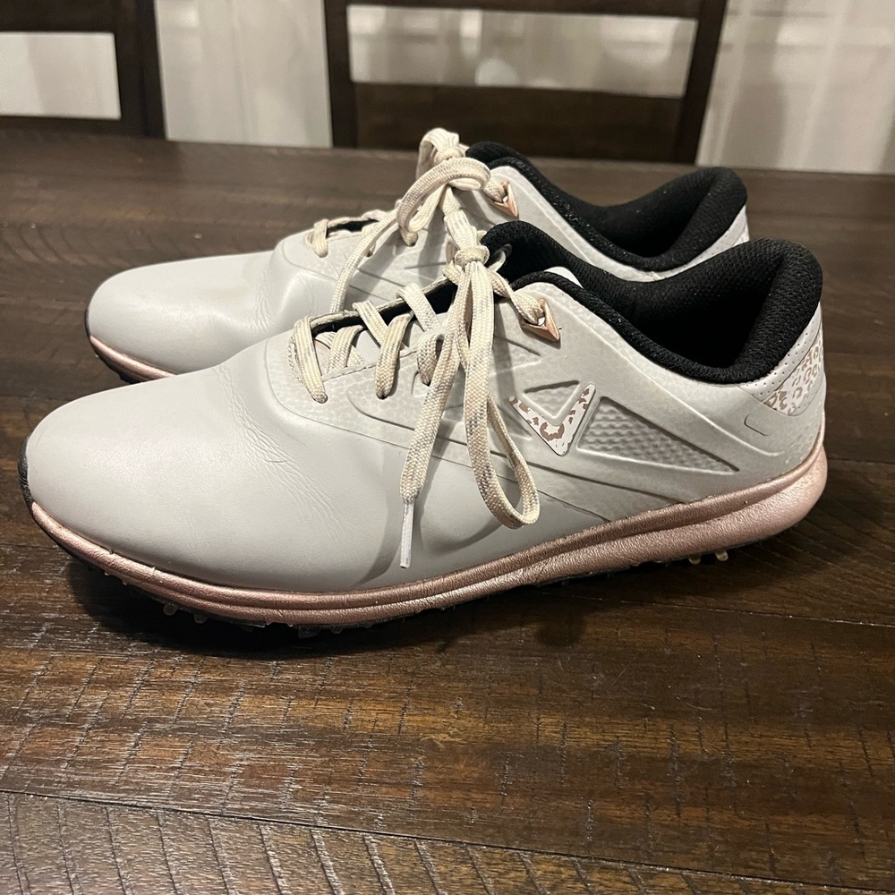 Women’s Callaway Golf Shoes, pink and grey. Size 8.5.